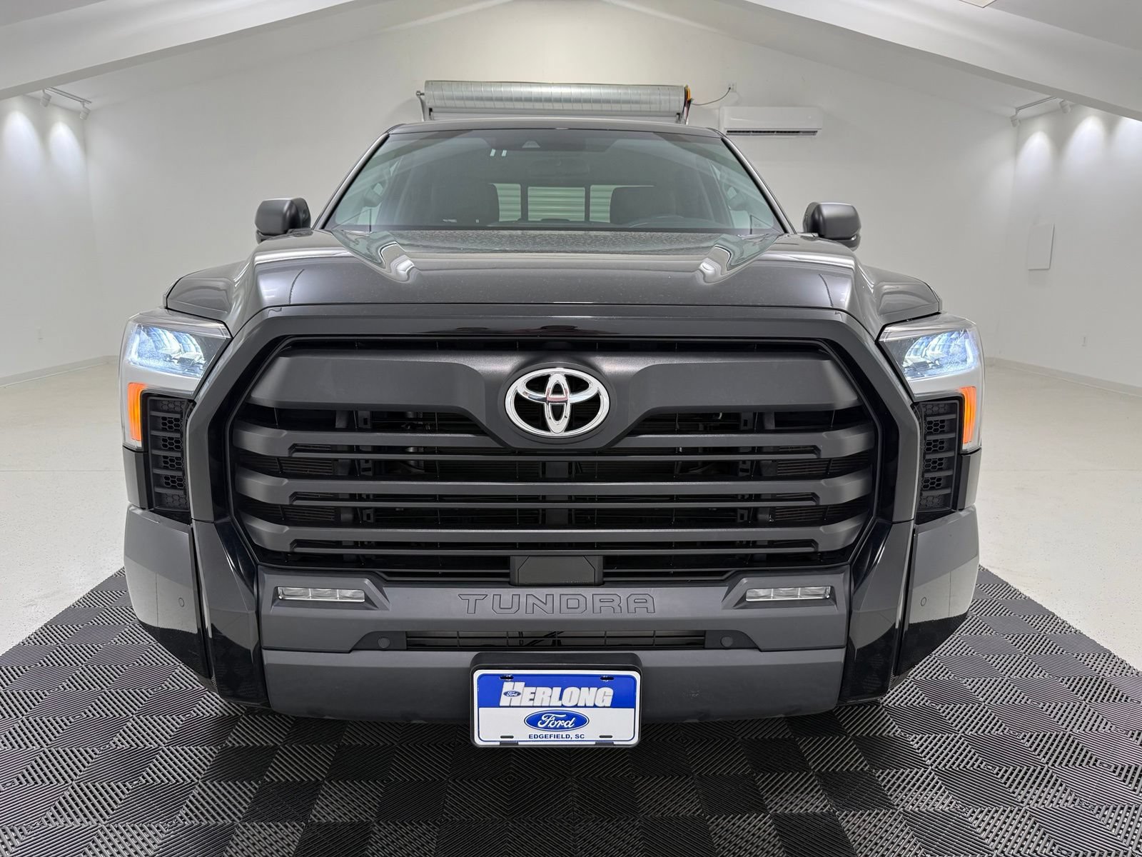 Used 2023 Toyota Tundra SR5 w/ SR5 Convenience Package AWD/4WD image 2