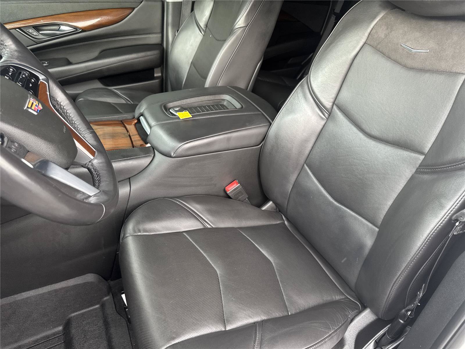 Used 2020 Cadillac Escalade Premium Luxury AWD/4WD image 13