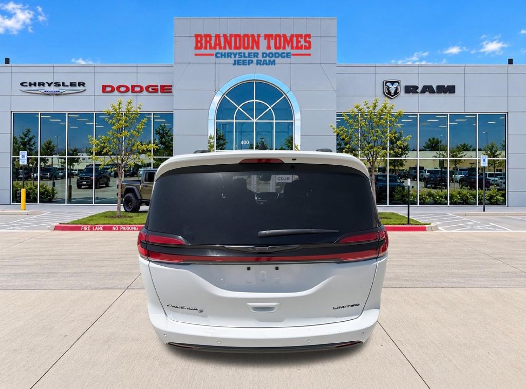 Used 2025 Chrysler Pacifica Limited FWD image 22