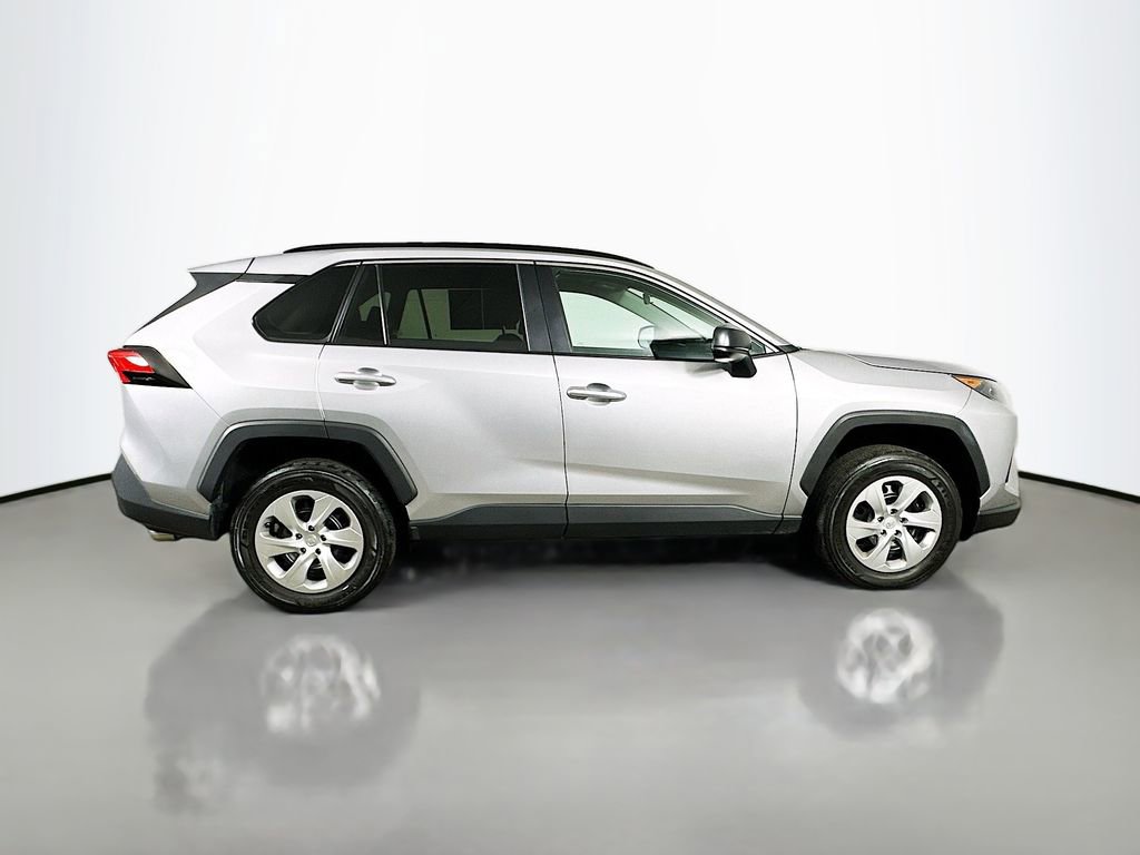 Used 2021 Toyota RAV4 LE image 7