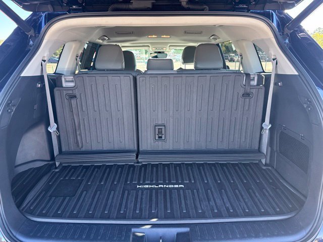 Used 2020 Toyota Highlander XLE AWD/4WD image 20