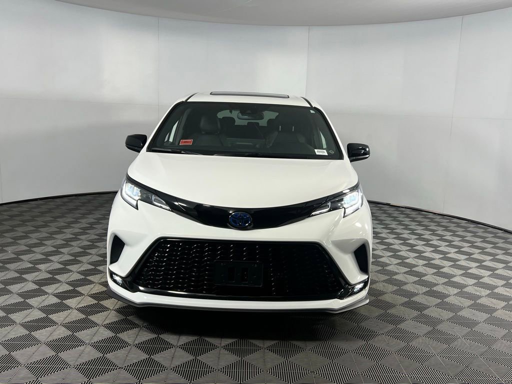 Used 2025 Toyota Sienna XSE image 11