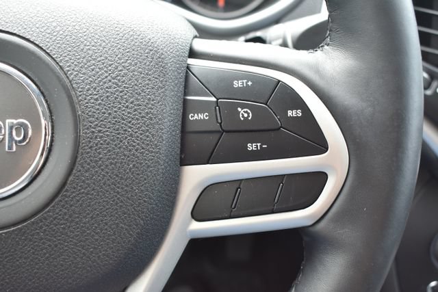 Used 2017 Jeep Cherokee Trailhawk w/ Comfort & Convenience Group AWD/4WD image 26