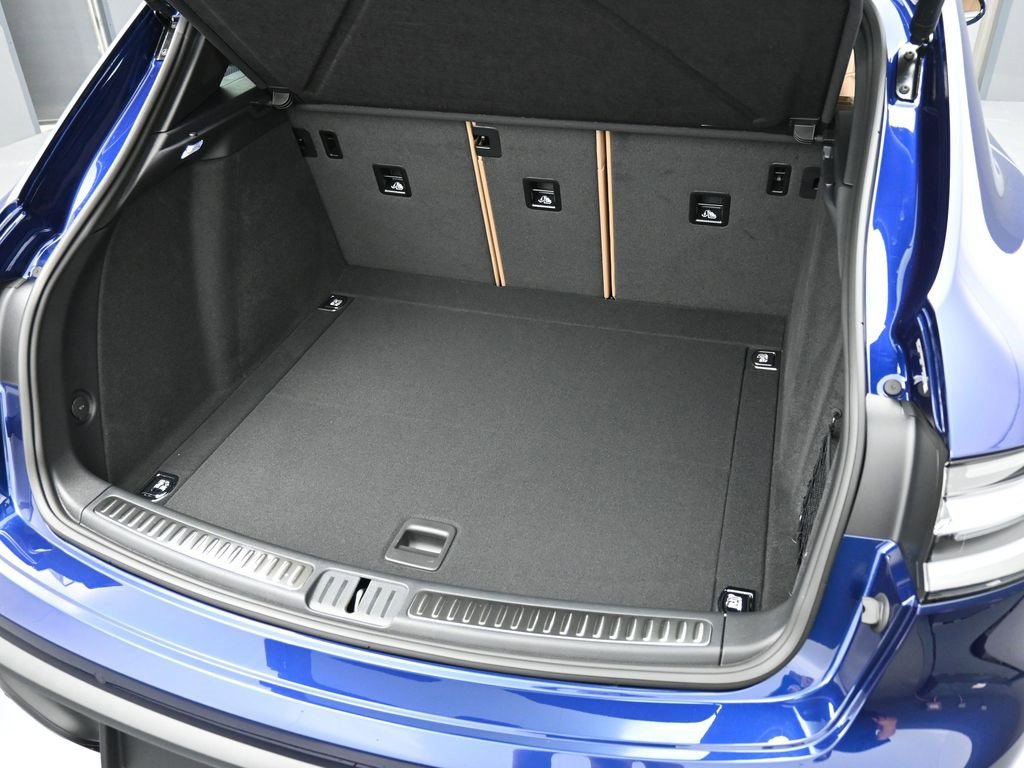 New 2026 Porsche Macan image 33