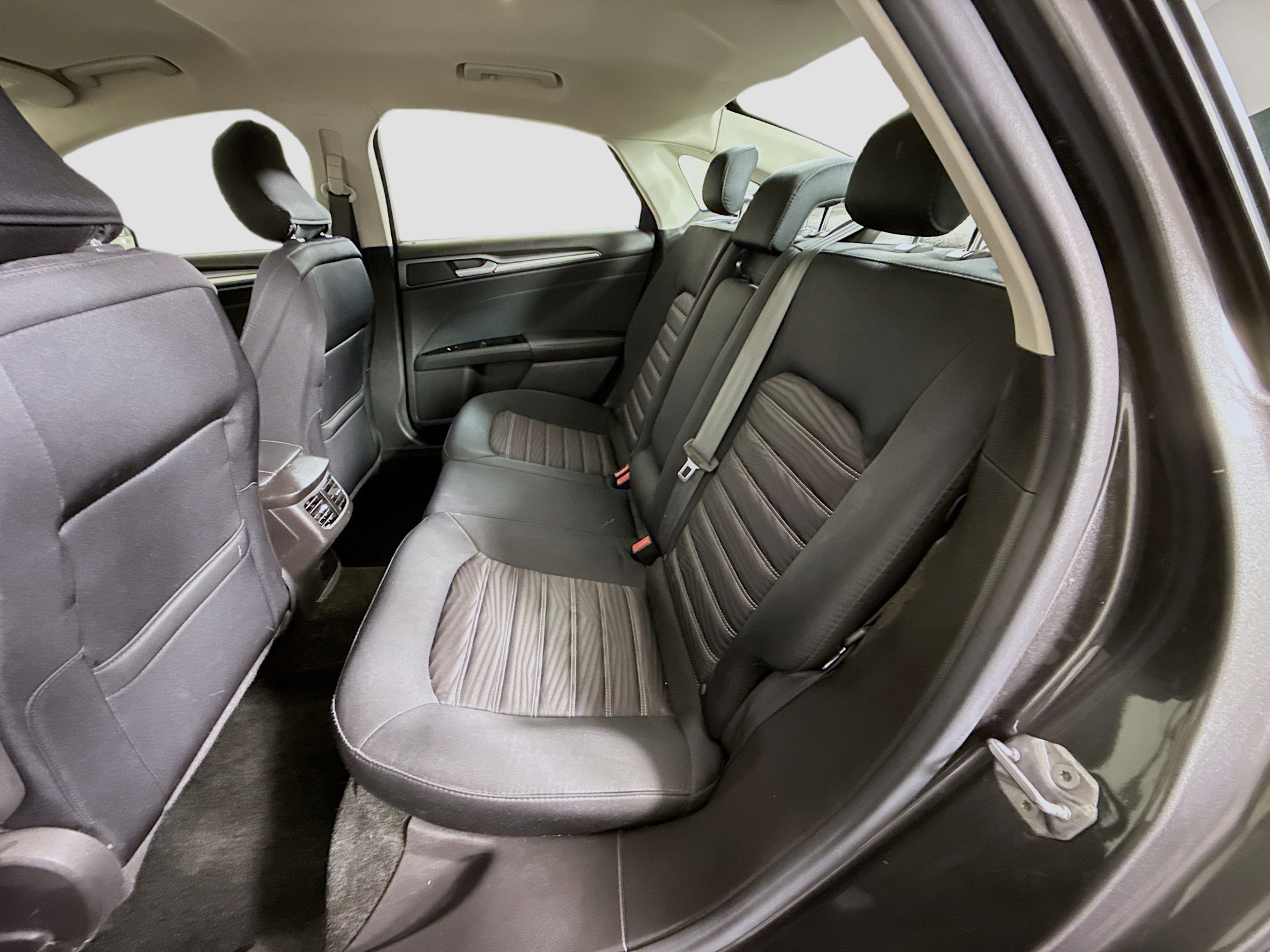 Used 2016 Ford Fusion SE image 24