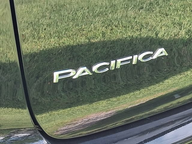 Used 2025 Chrysler Pacifica Select FWD image 9