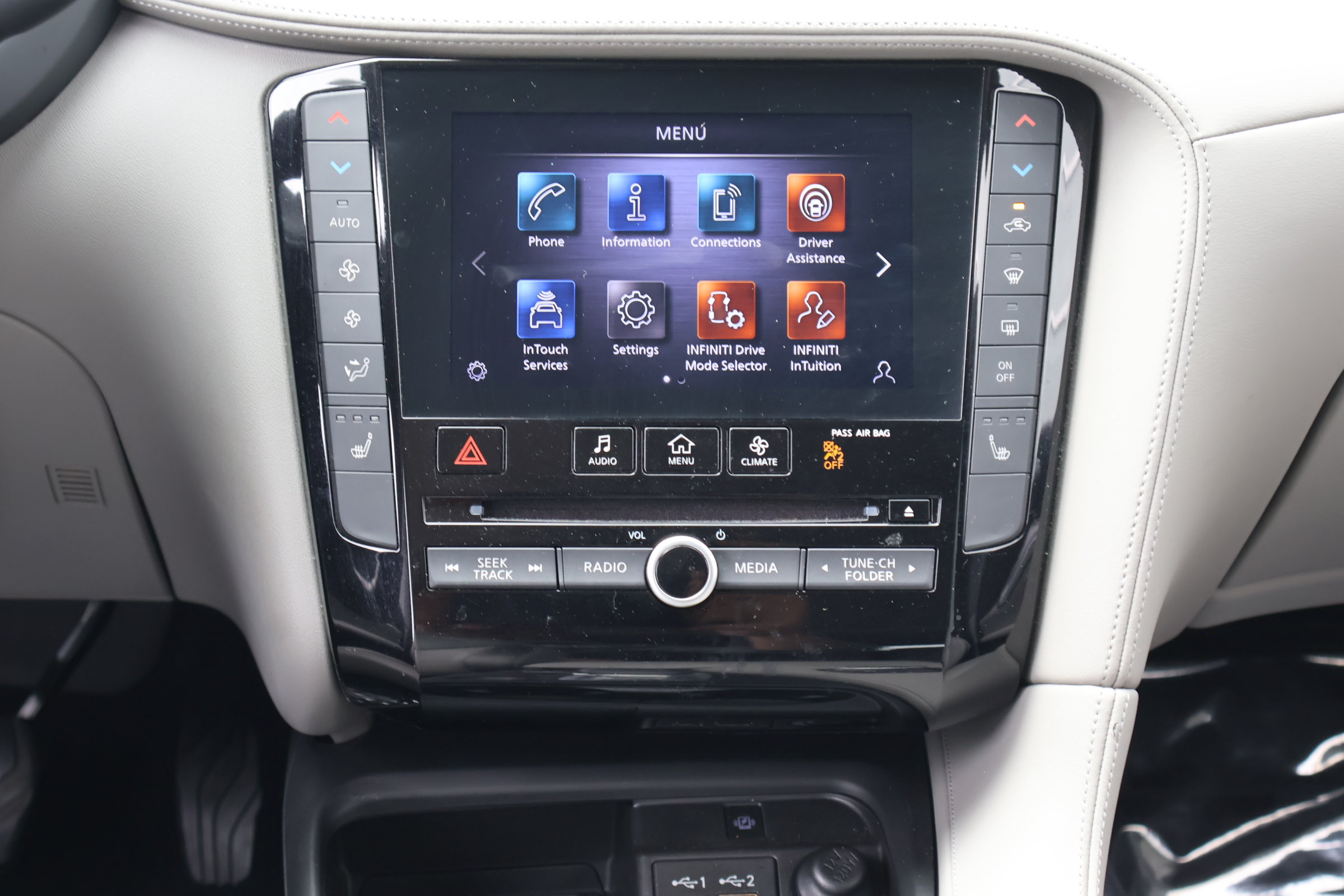 Certified 2023 INFINITI QX50 Luxe FWD image 3
