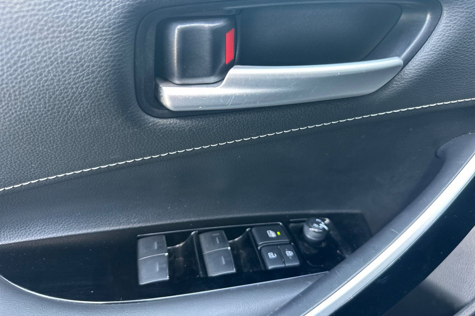 Used 2023 Toyota Corolla XSE FWD image 11