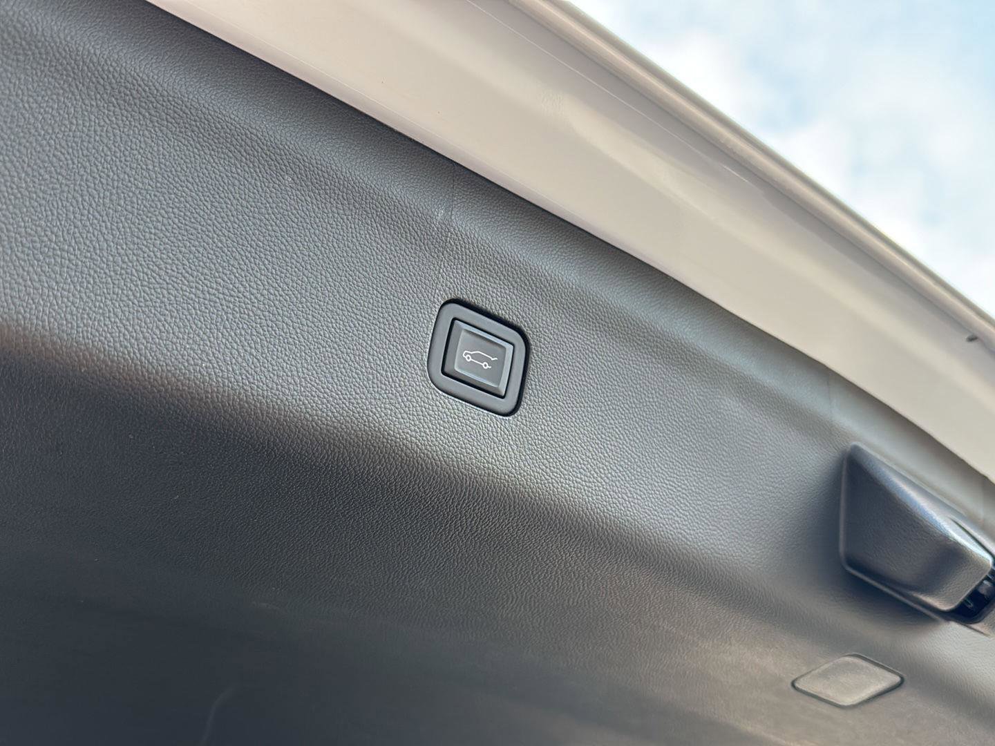 Used 2024 Buick Enclave Premium image 32