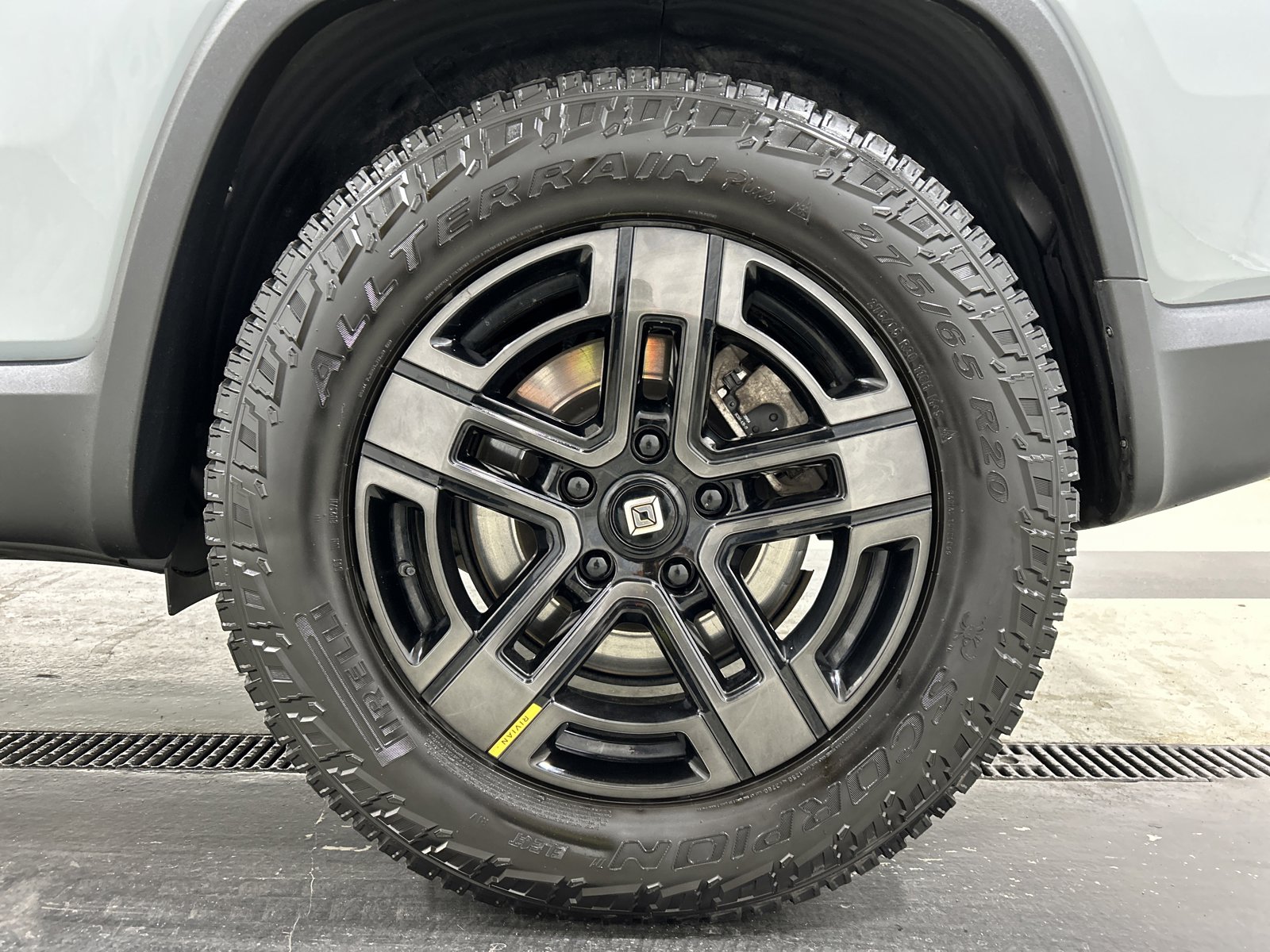 Used 2023 Rivian R1S Adventure image 10