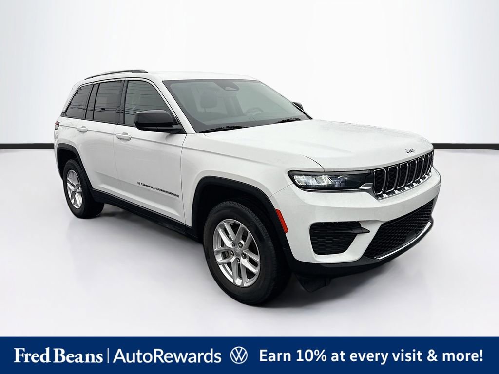 Used 2023 Jeep Grand Cherokee Laredo AWD/4WD image 1