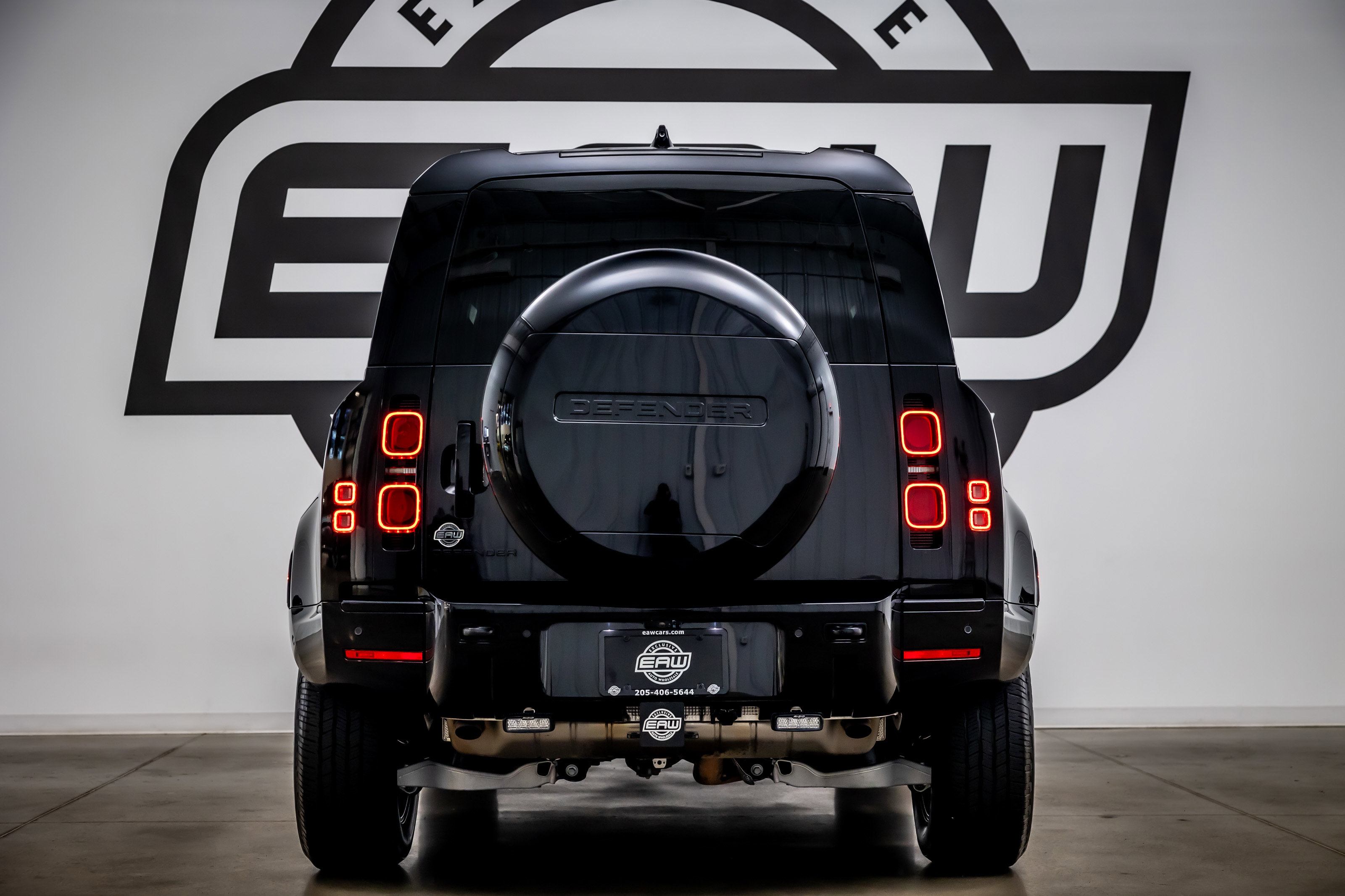 Used 2024 Land Rover Defender 110 X-Dynamic SE image 10