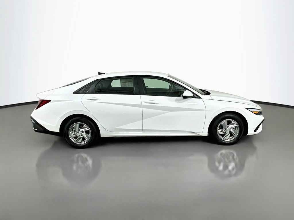 New 2026 Hyundai Elantra SE FWD image 4