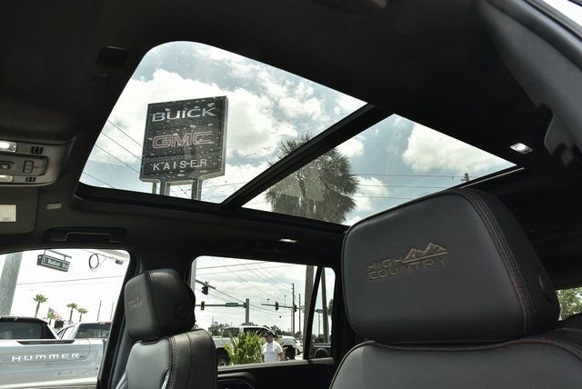 Used 2024 Chevrolet Suburban High Country AWD/4WD image 11