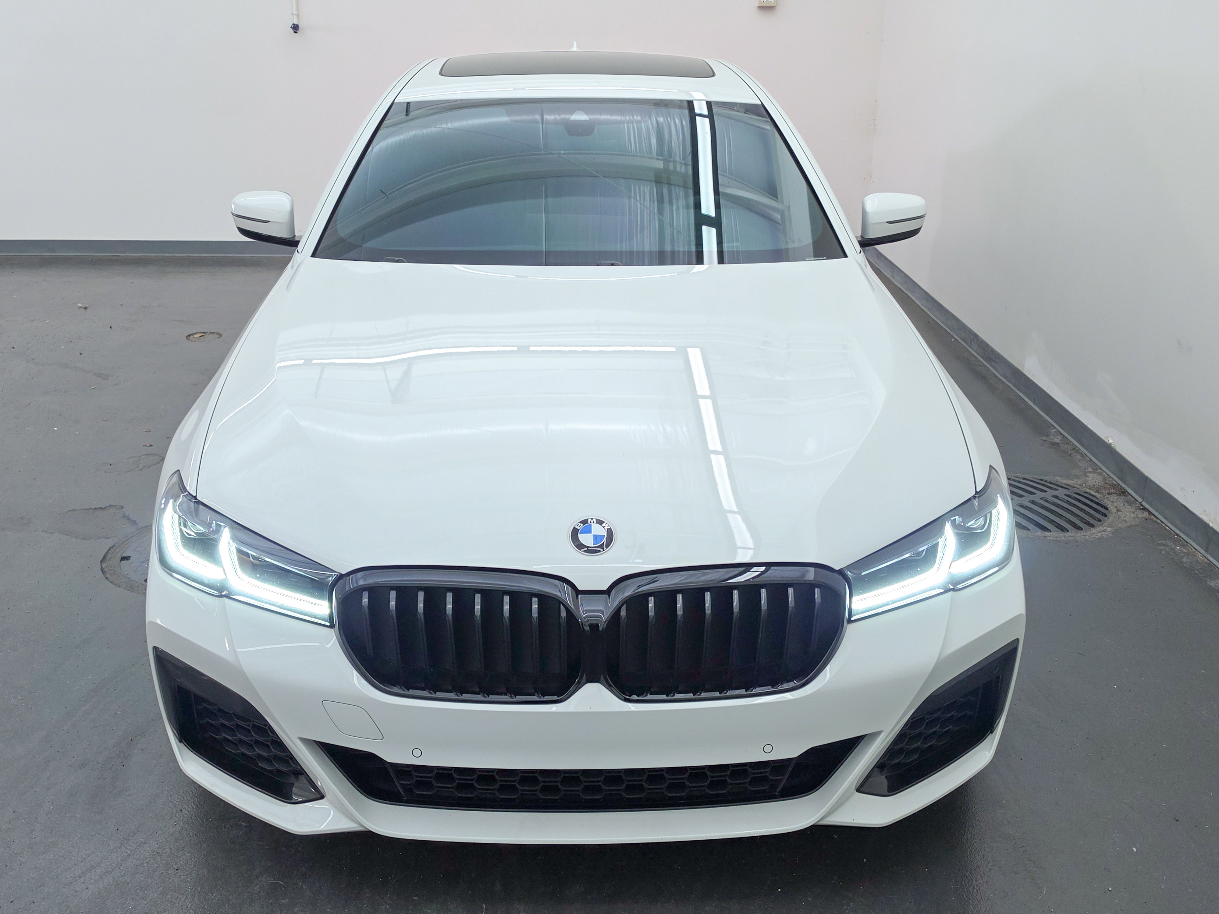 Used 2022 BMW M550i xDrive w/ Premium Package AWD/4WD image 9