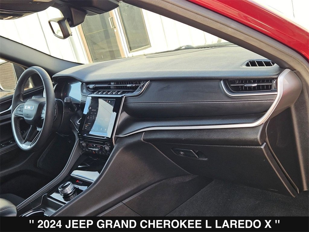 Used 2024 Jeep Grand Cherokee L Laredo image 29