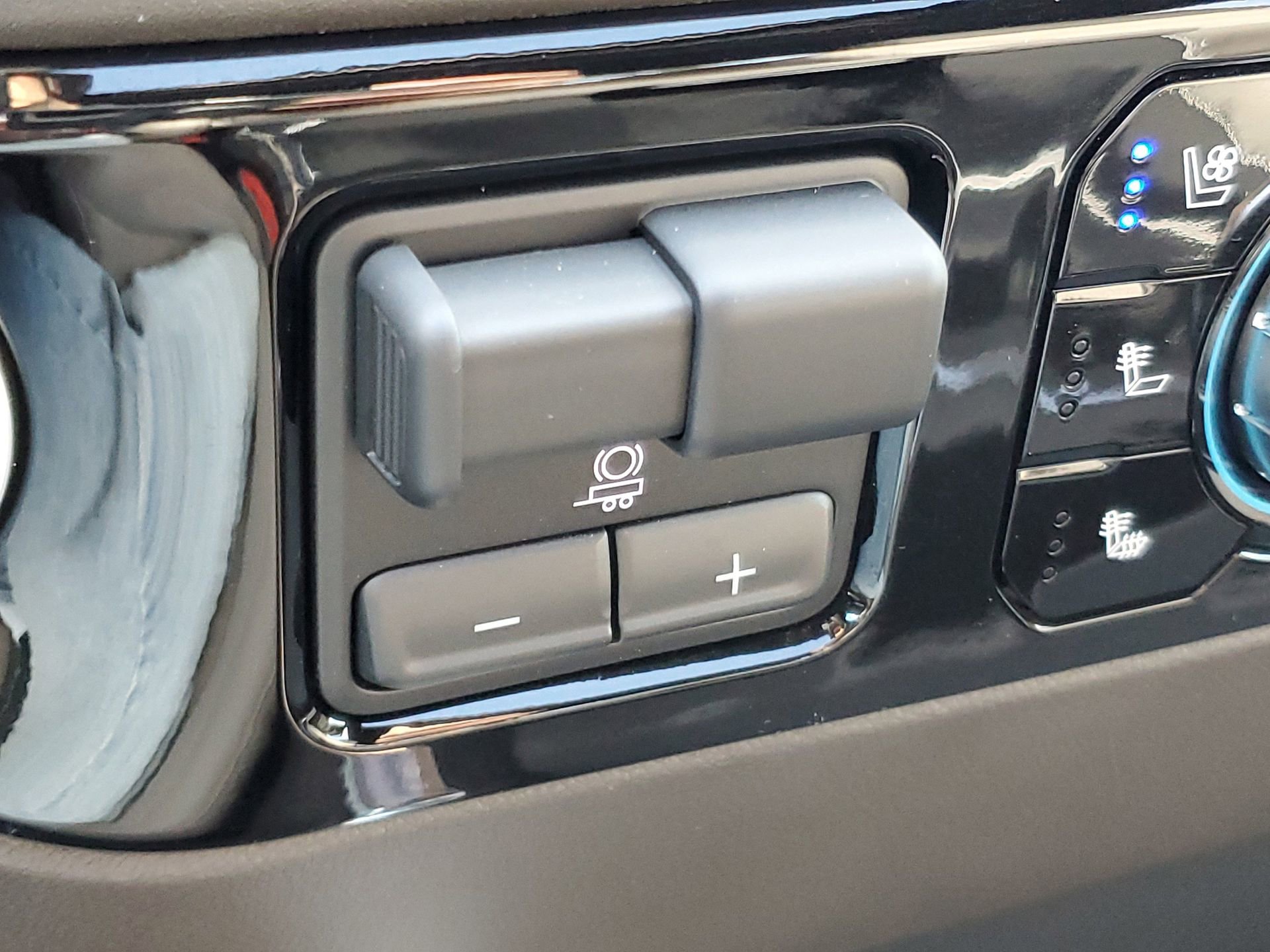 Used 2025 GMC Sierra 2500 SLT w/ SLT Premium Package image 29