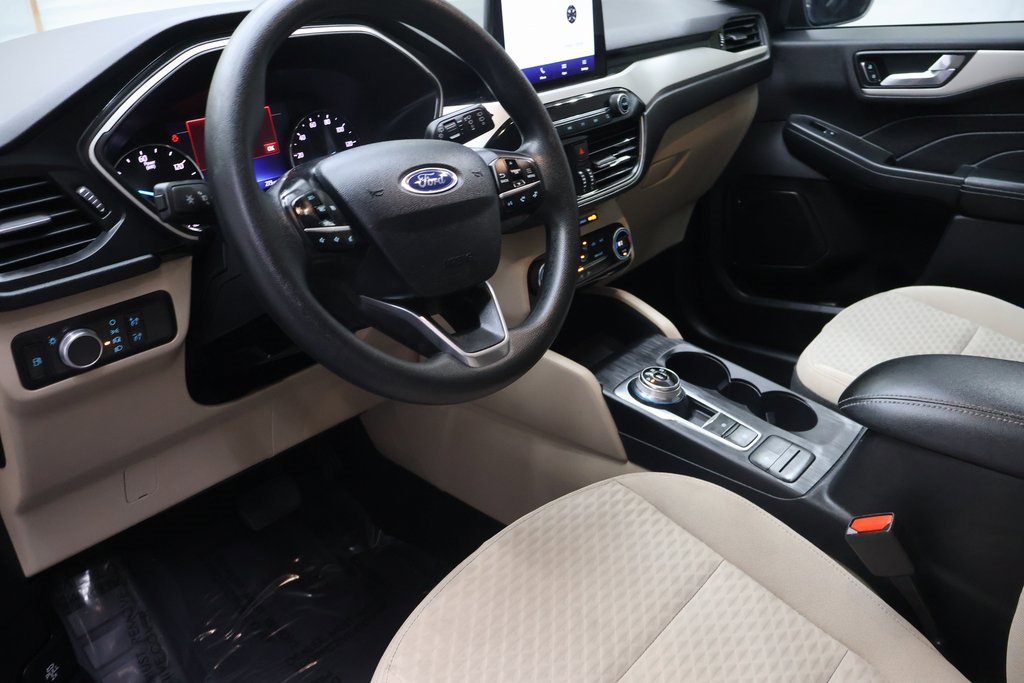 Used 2021 Ford Escape SE image 17