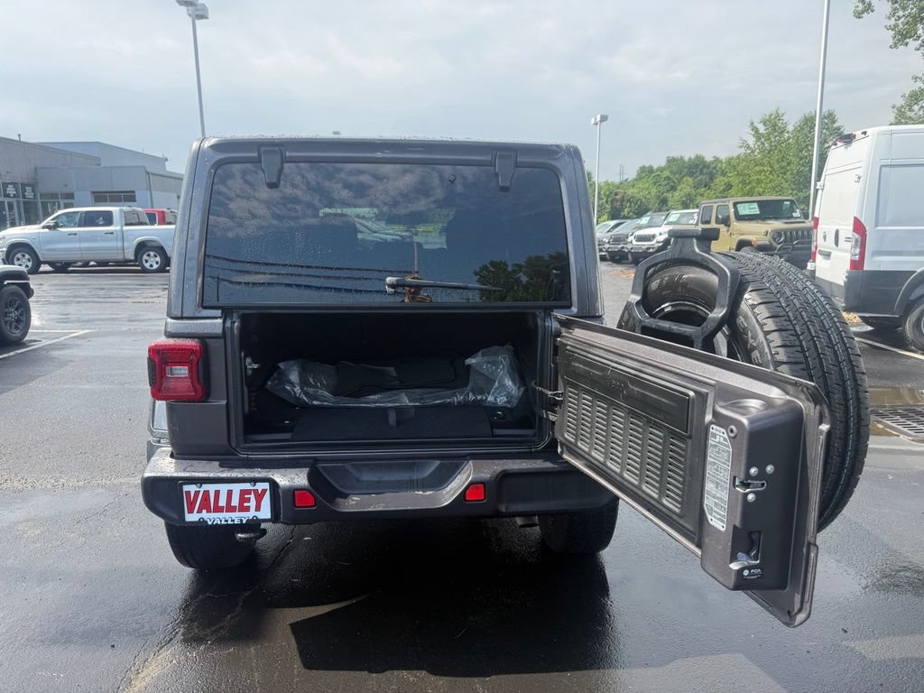 Used 2025 Jeep Wrangler Unlimited Sahara AWD/4WD image 44