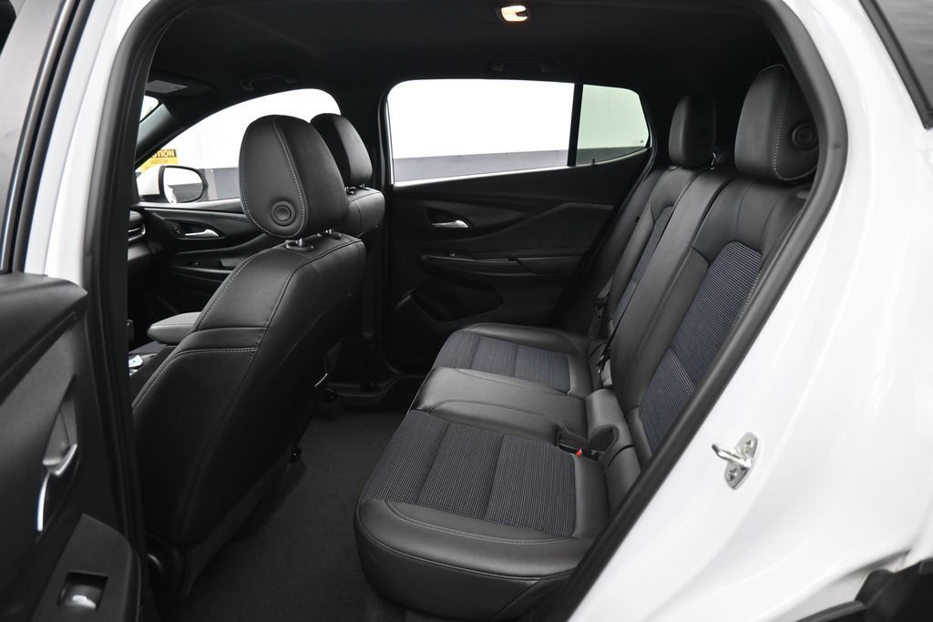 Used 2025 Buick Envista Preferred FWD image 27