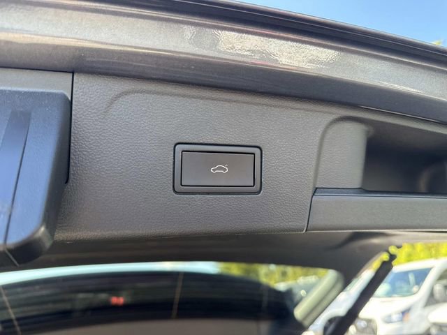 Used 2025 Volkswagen Atlas SE image 23