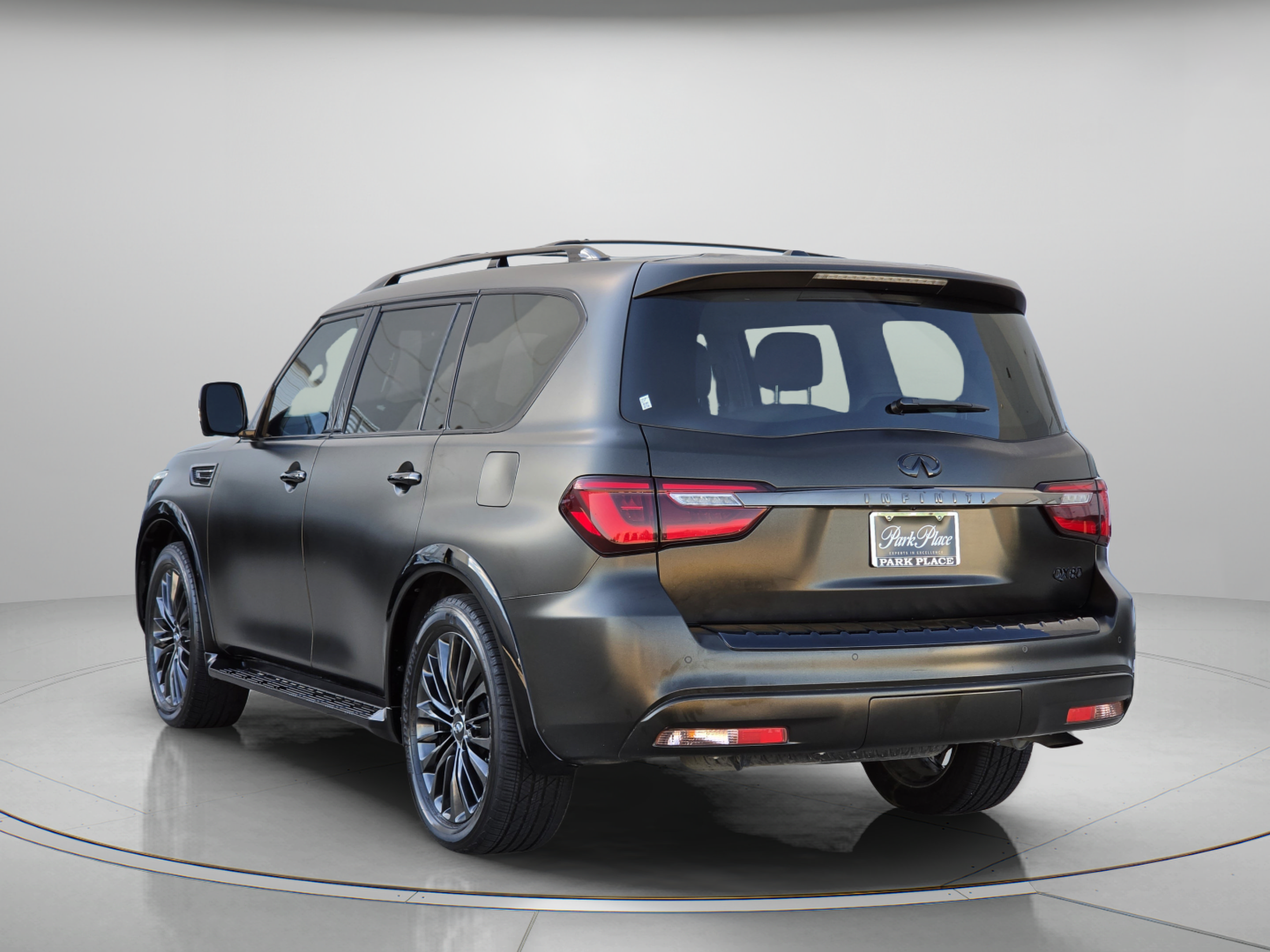 Used 2021 INFINITI QX80 Premium Select w/ Cargo Package RWD image 3