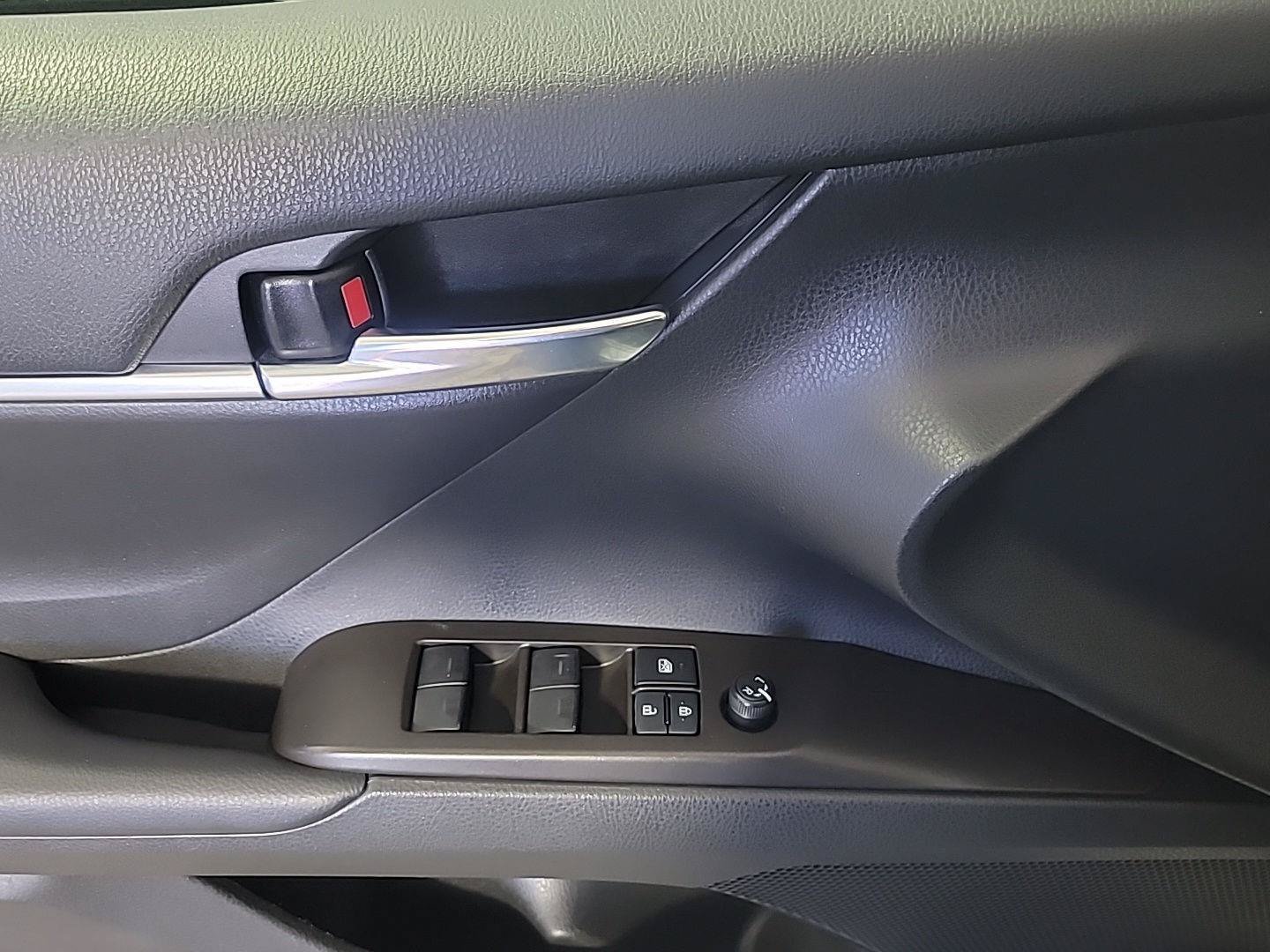 Used 2022 Toyota Camry SE FWD image 34