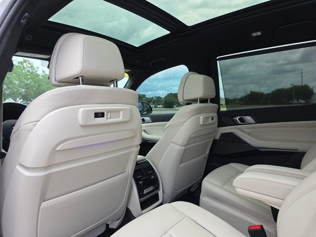 Used 2021 BMW X7 M50i image 21