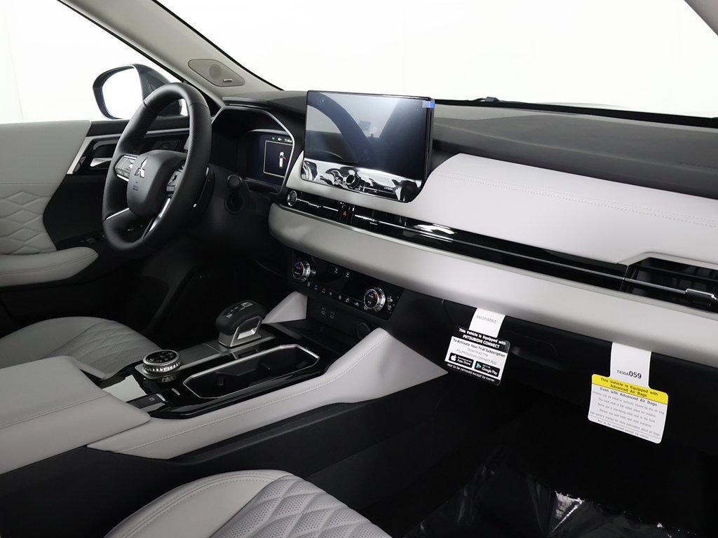 Used 2025 Mitsubishi Outlander SEL AWD/4WD image 31