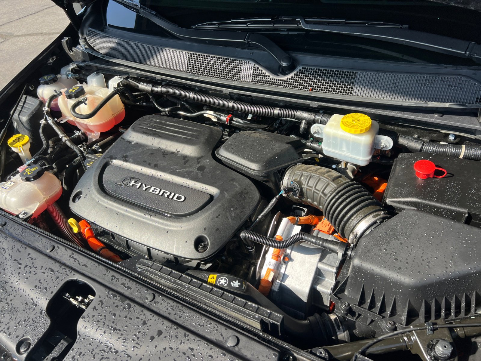 Used 2022 Chrysler Pacifica Limited w/ Uconnect Theater Family Group image 17