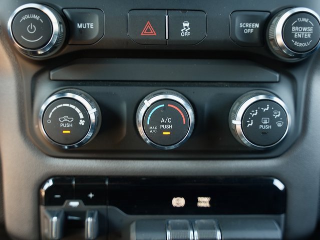 Used 2024 RAM 3500 Big Horn image 22