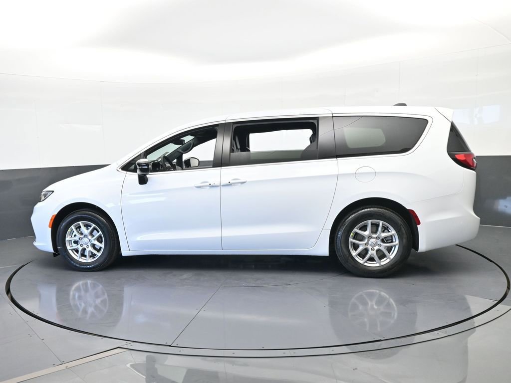 New 2026 Chrysler Pacifica Select FWD image 3