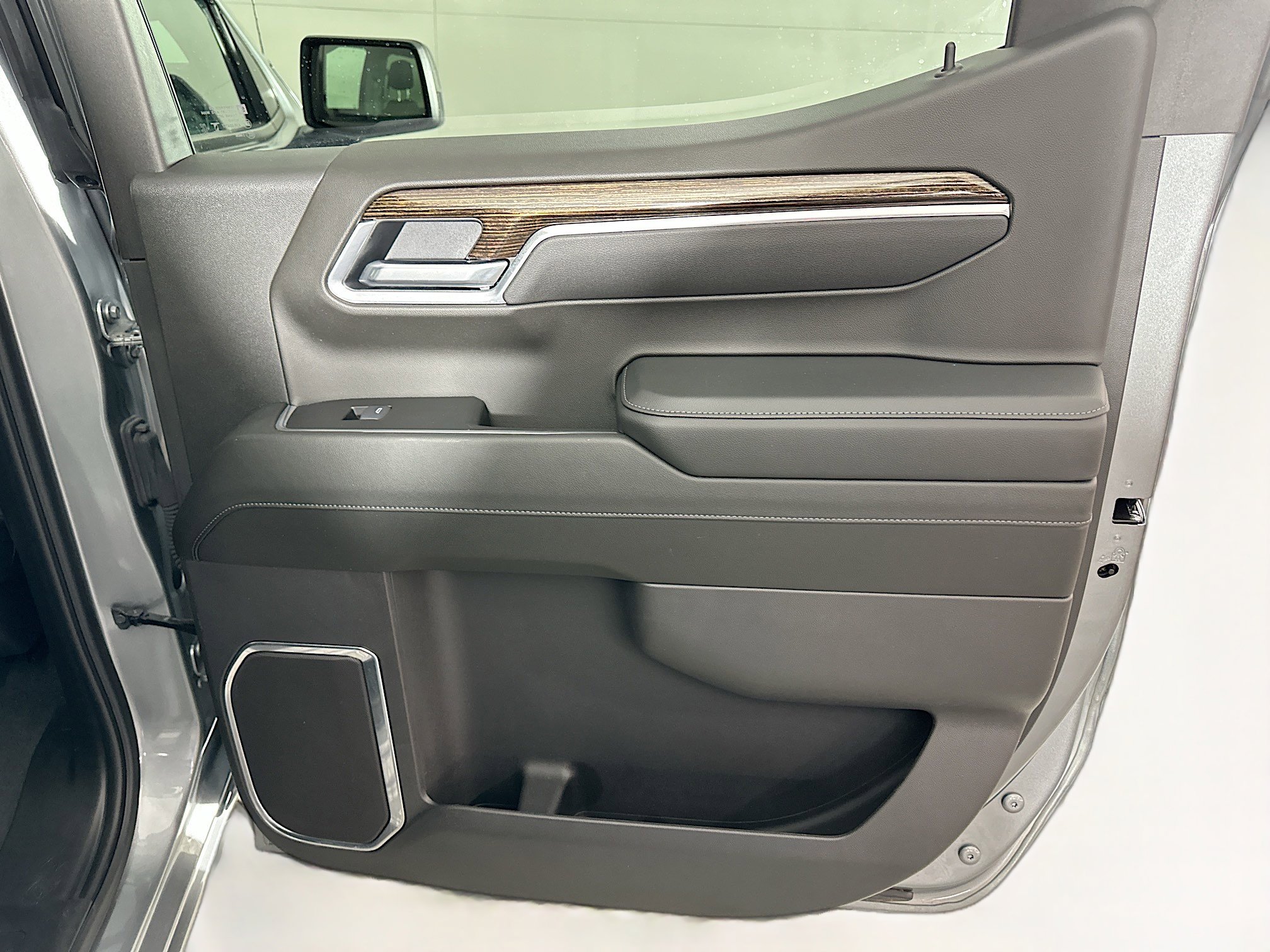 Used 2025 GMC Sierra 1500 Elevation image 28