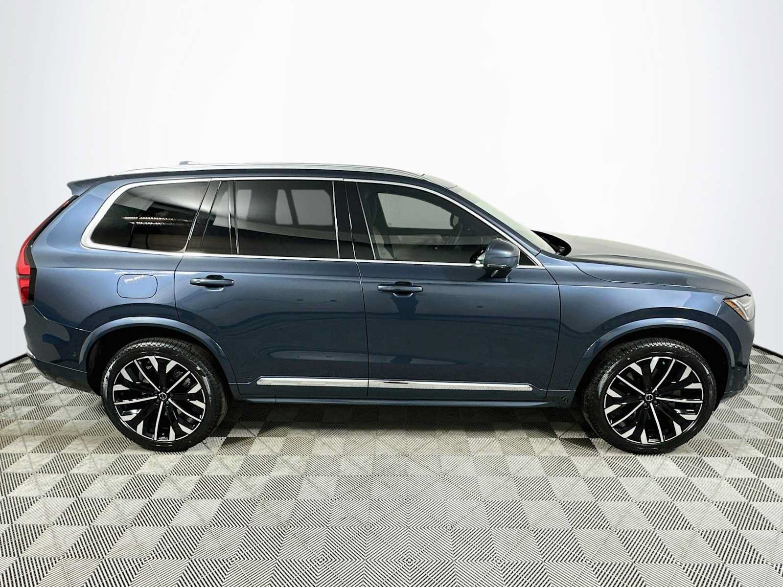 New 2027 Volvo XC90 B6 Plus AWD/4WD image 8
