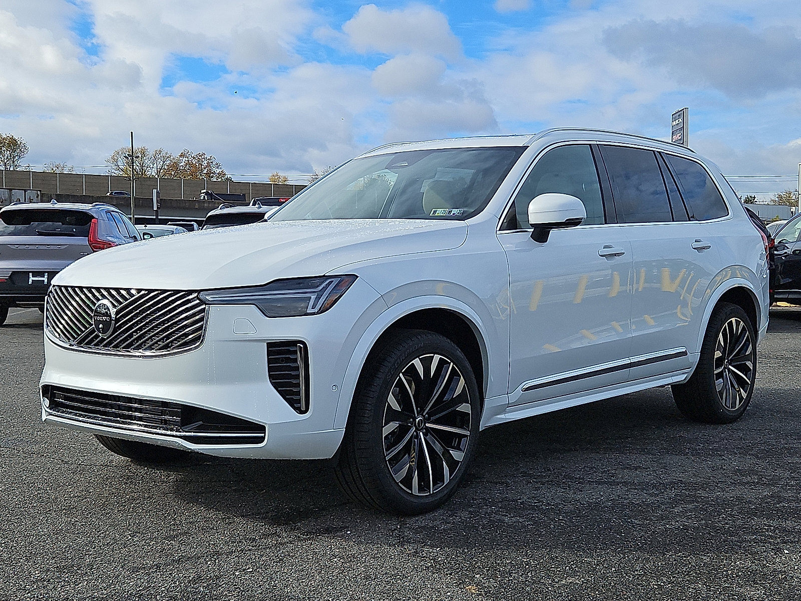 New 2026 Volvo XC90 B6 Plus image 3