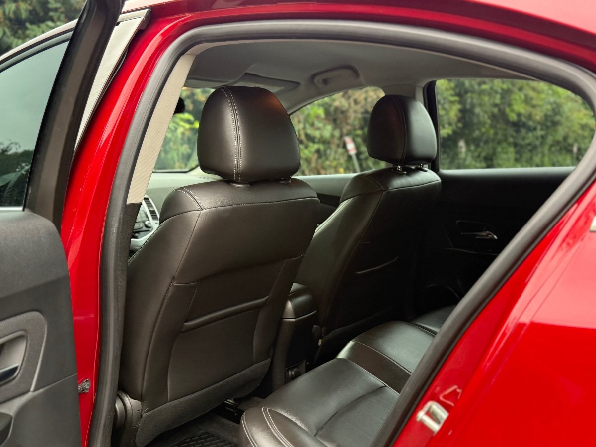 Used 2014 Chevrolet Cruze Diesel FWD image 19