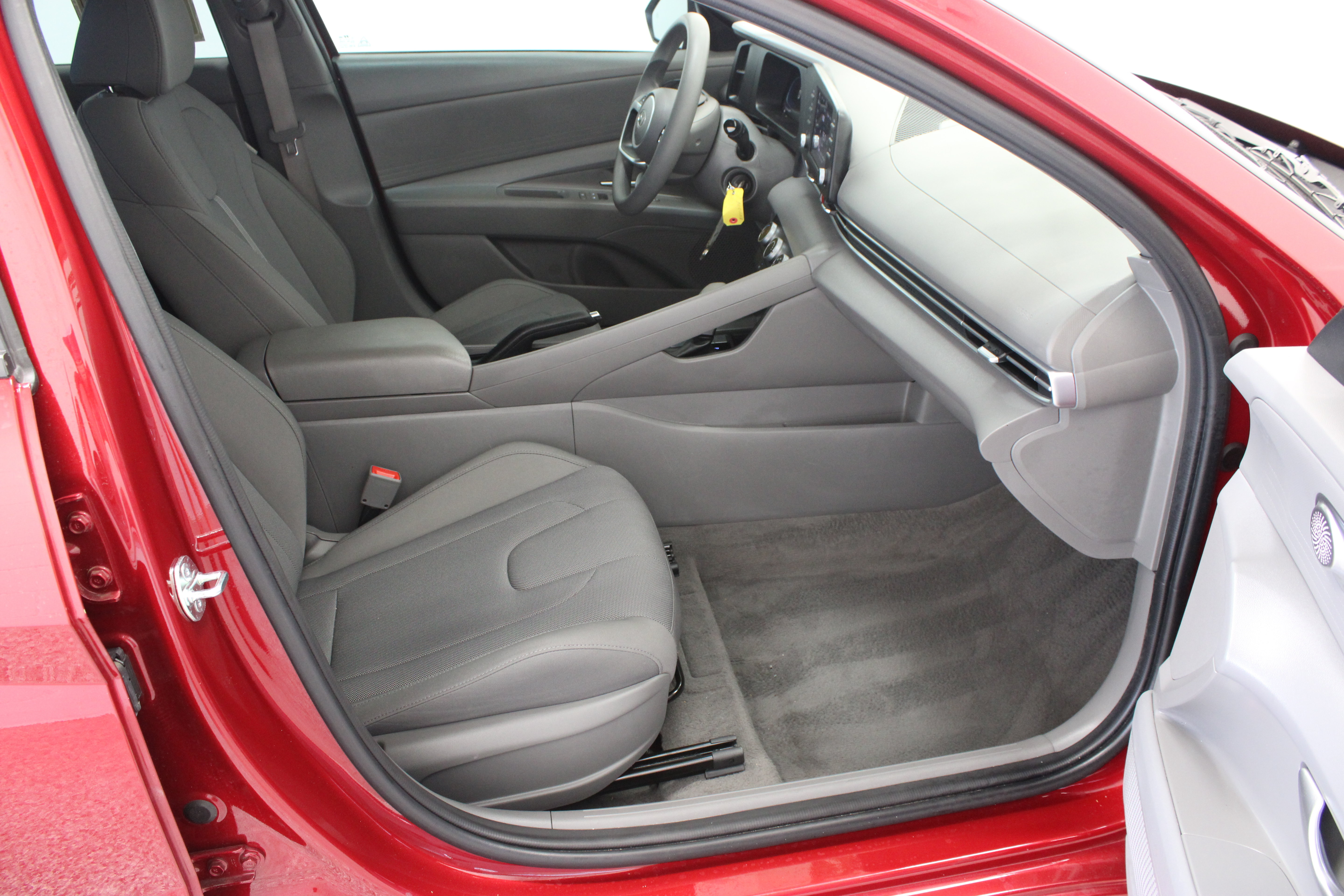 Used 2025 Hyundai Elantra SE FWD image 34