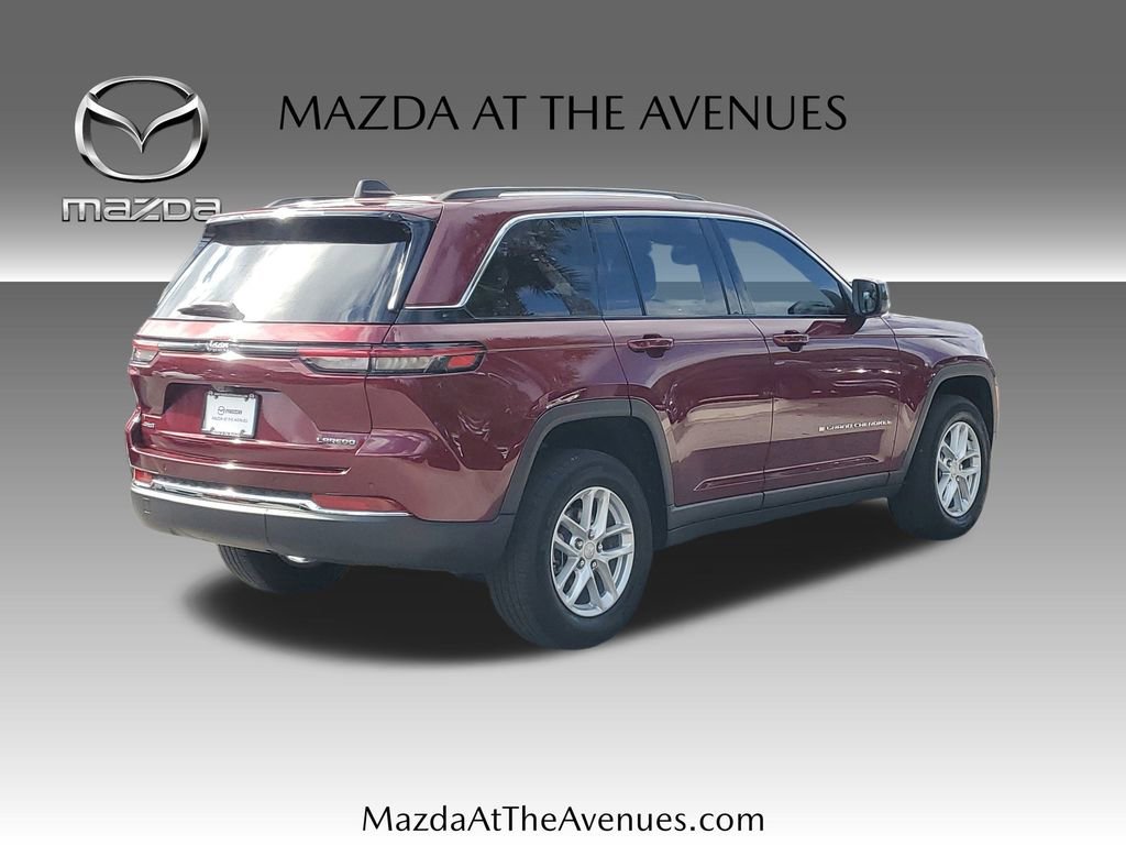 Used 2023 Jeep Grand Cherokee Laredo image 4