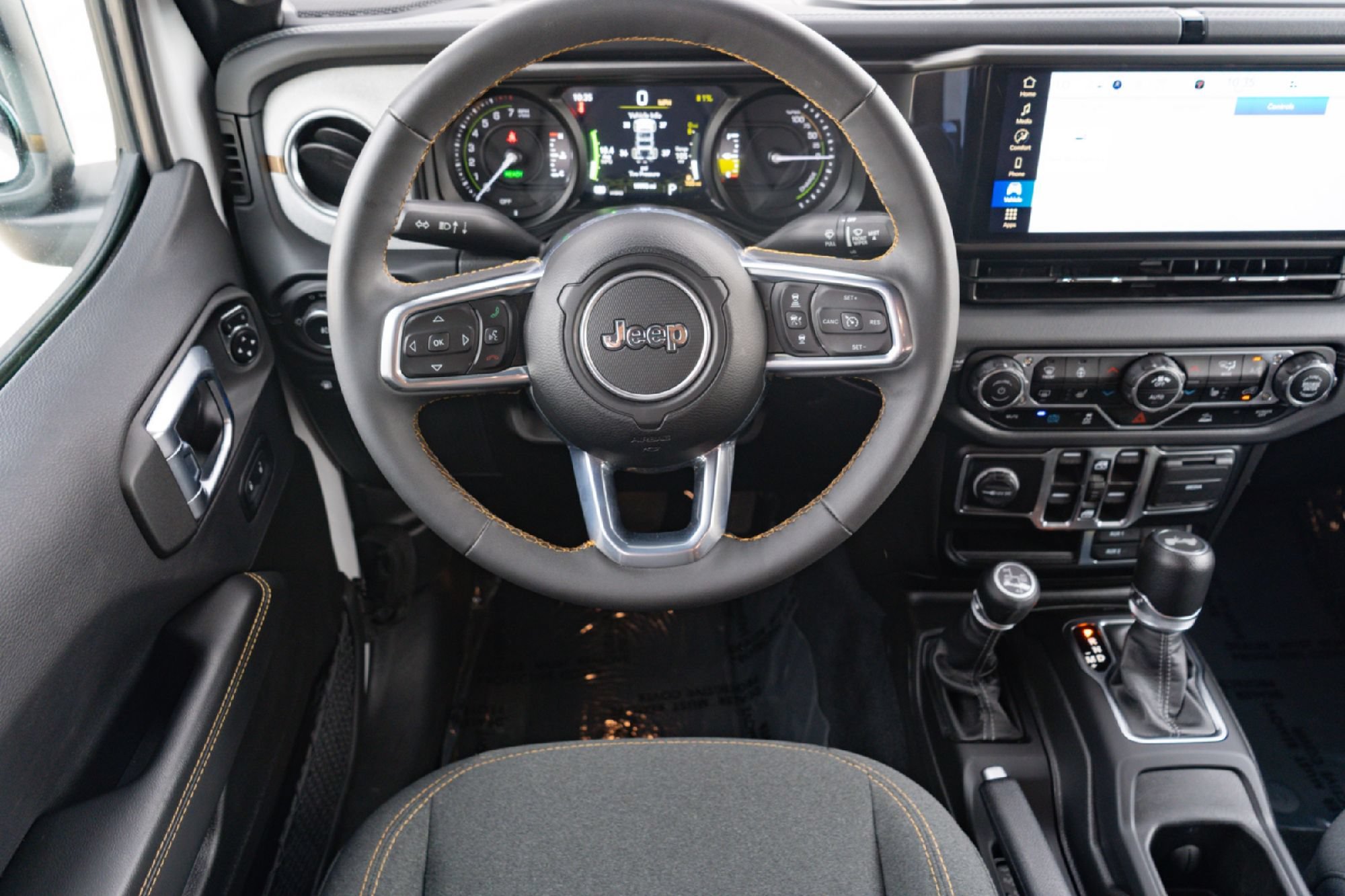 Used 2024 Jeep Wrangler Unlimited Sahara AWD/4WD image 22