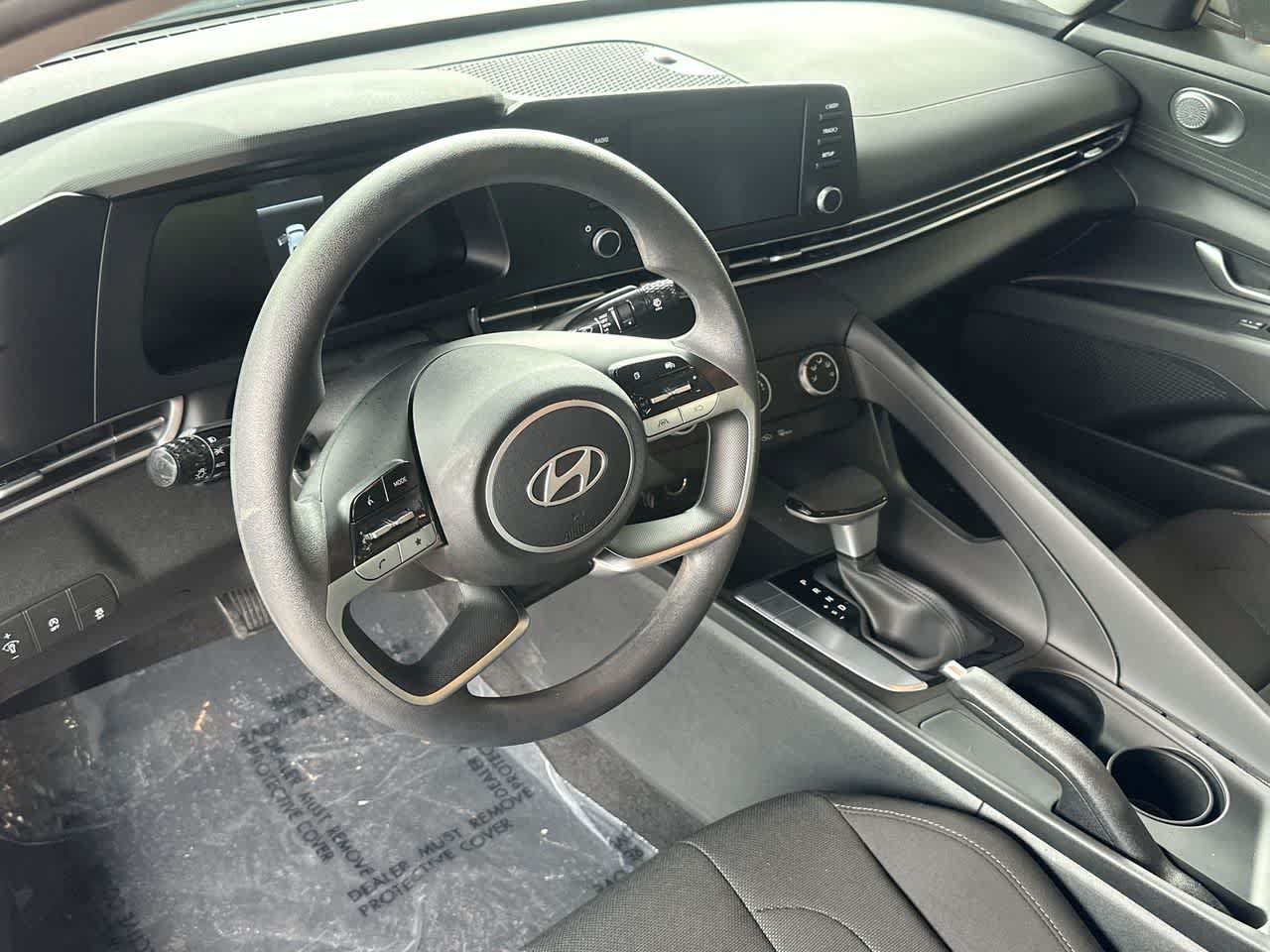 Used 2026 Hyundai Elantra SE FWD image 13
