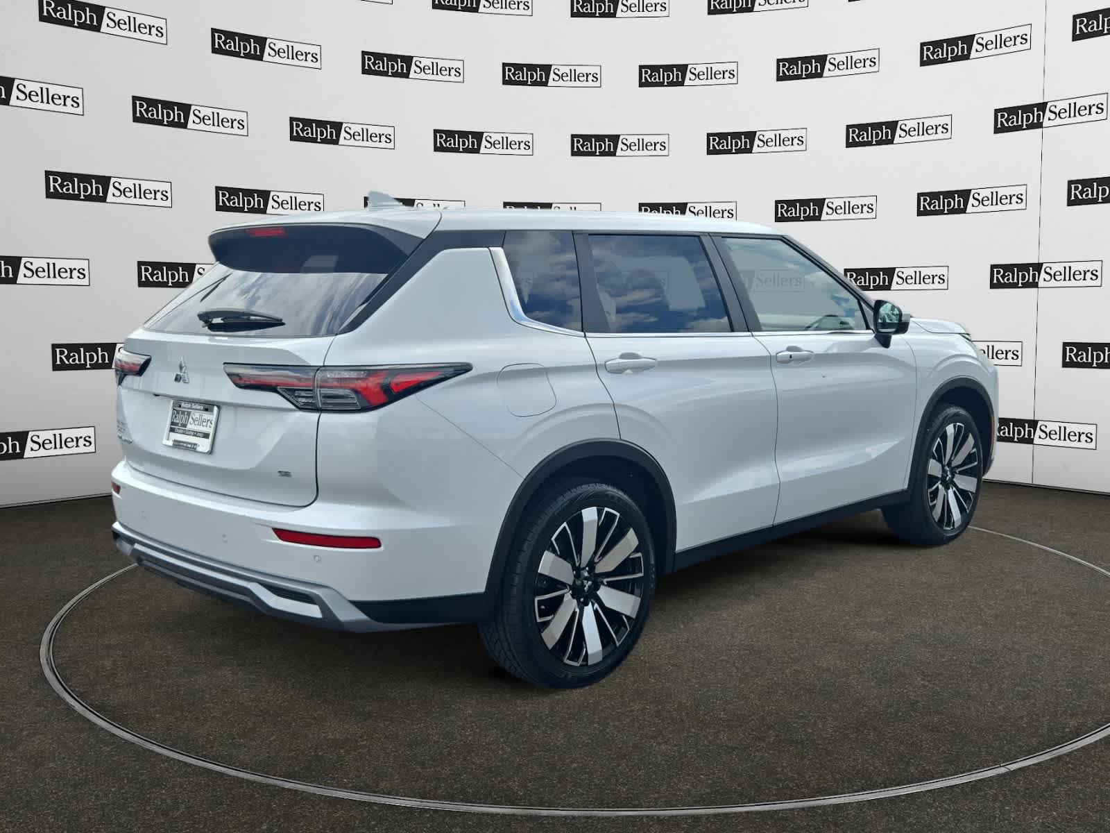 Used 2025 Mitsubishi Outlander SE AWD/4WD image 6
