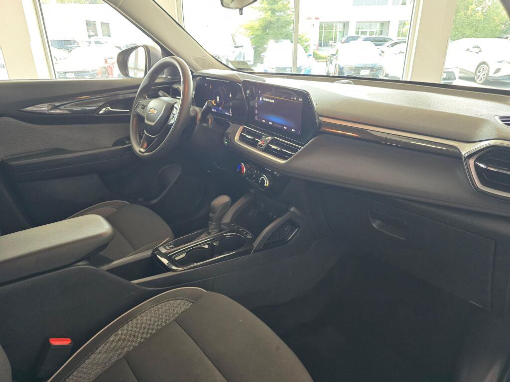 Used 2025 Chevrolet TrailBlazer LT AWD/4WD image 43