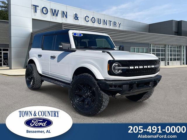 Used 2025 Ford Bronco Badlands image 1