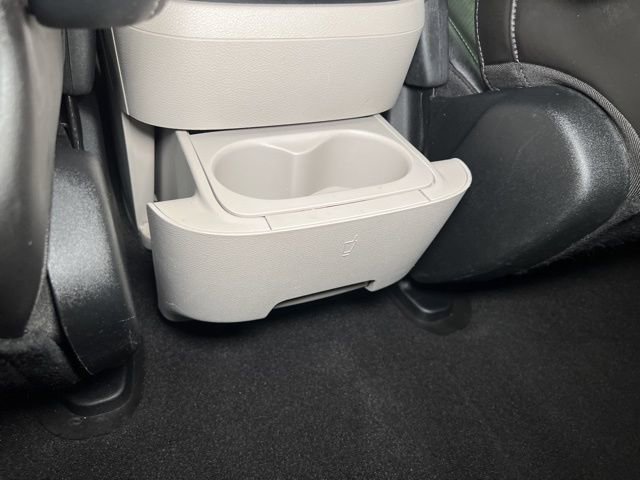 Used 2024 Chrysler Pacifica Select image 53