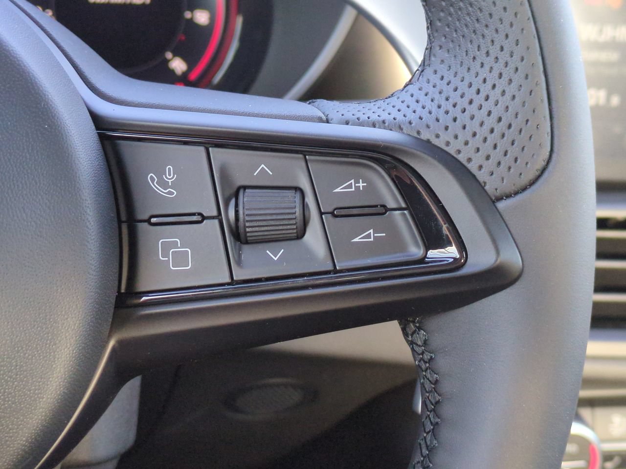New 2025 Alfa Romeo Giulia w/ Driving Assist Package RWD image 23