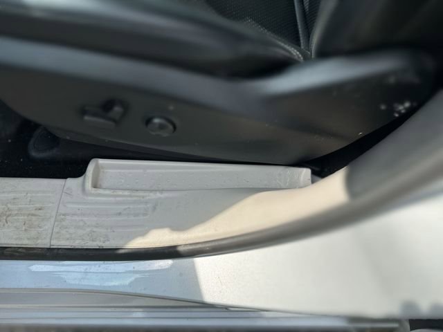 Used 2024 Chrysler Pacifica Touring-L image 13