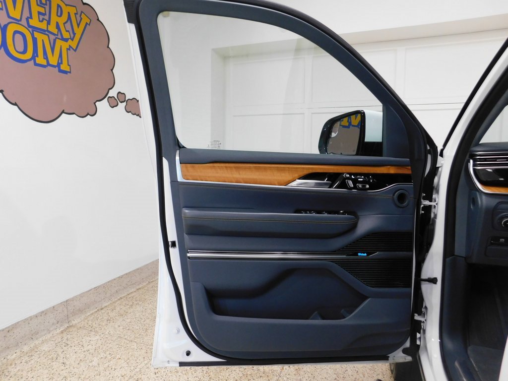 Used 2022 Jeep Grand Wagoneer Series II w/ Convenience Group III image 24