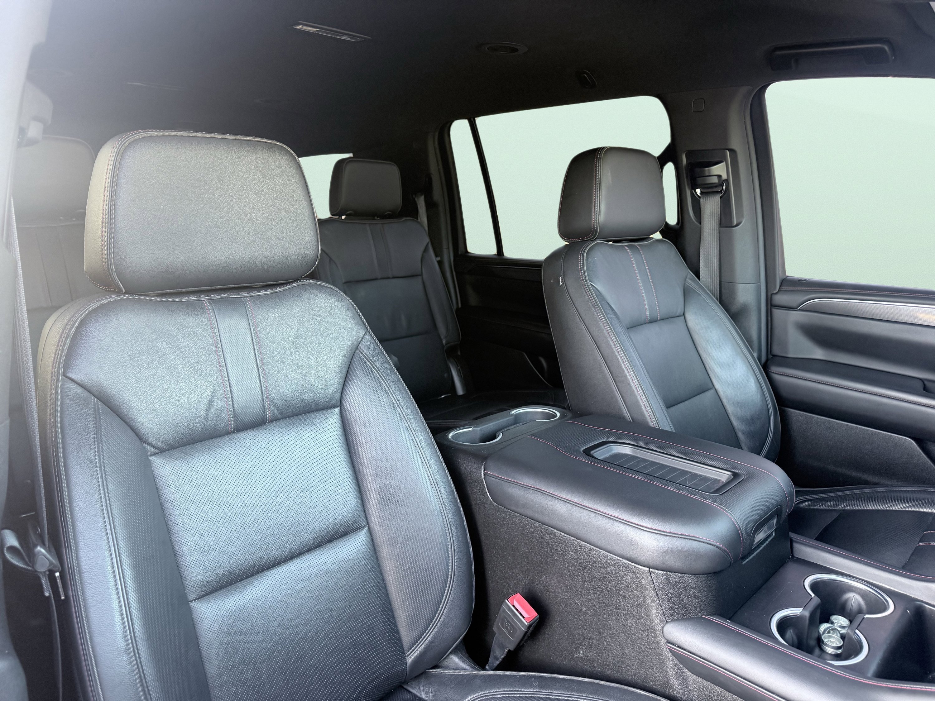 Used 2021 Chevrolet Suburban RST w/ Luxury Package image 37