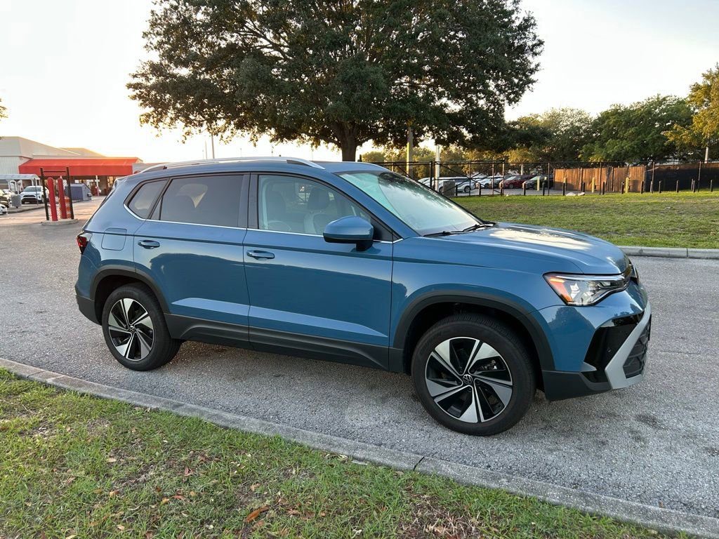 Used 2025 Volkswagen Taos SE image 7