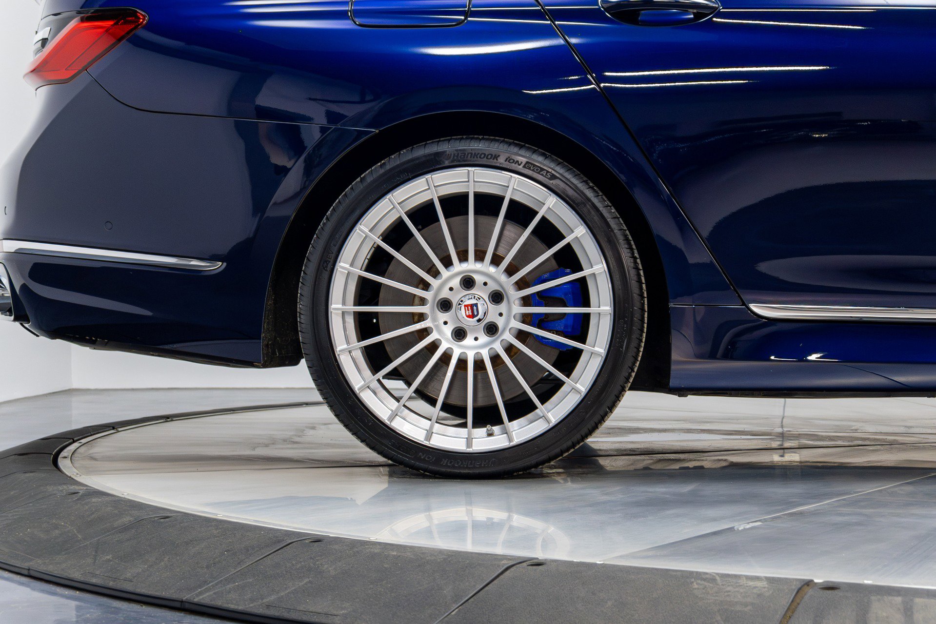 Used 2020 BMW ALPINA B7 xDrive w/ Interior Design Package image 18